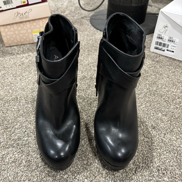 Aldo Booties; excellent condition; Black Sz 7 - Picture 4 of 8